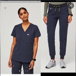 Figs Quiet Navy set. Catrina one-pocket top (xs) and Zamora jogger pants (xs)